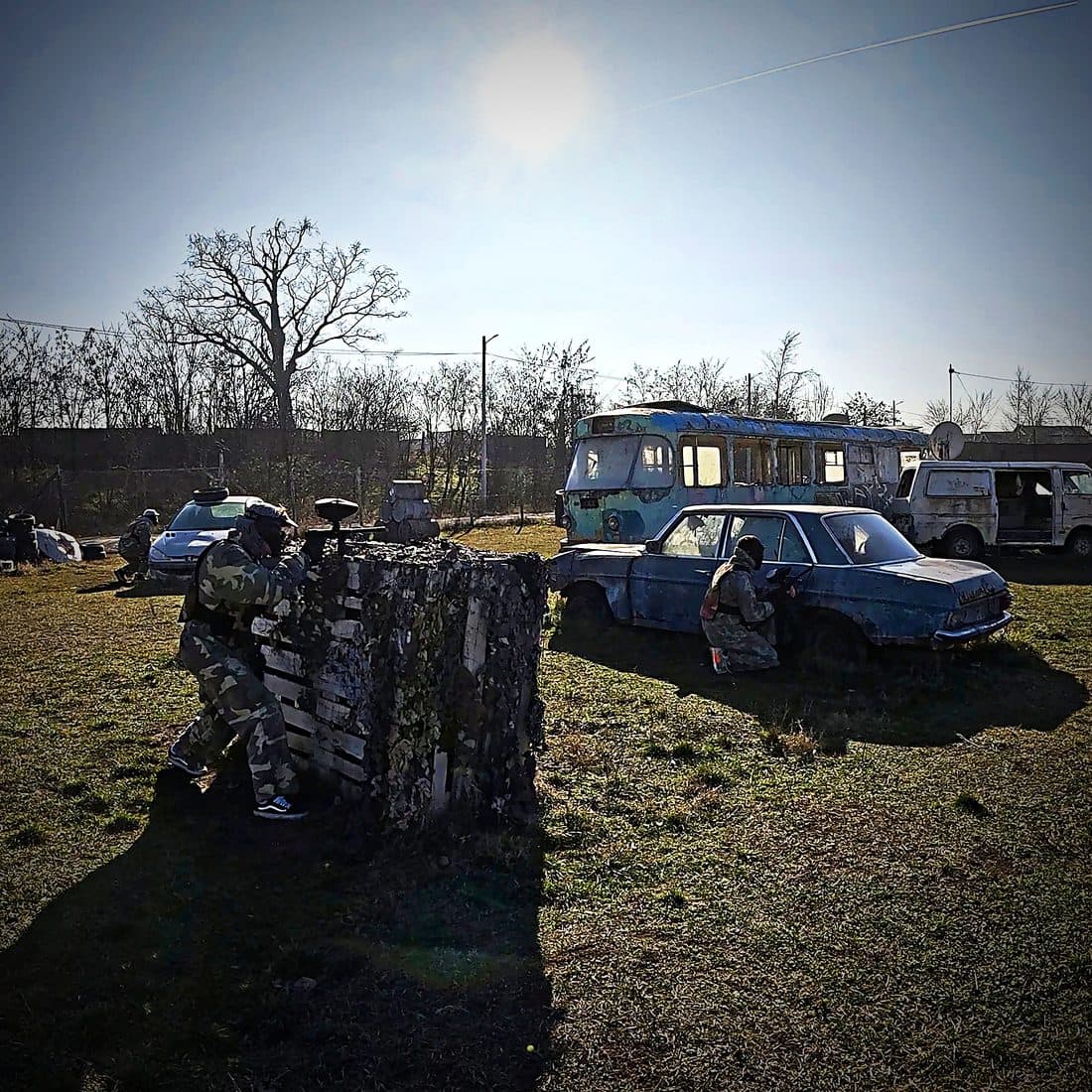 Vedere largă a vehiculelor abandonate, Area 51